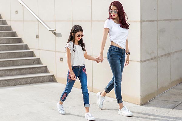 truong ngoc anh va be bao tien mac dep