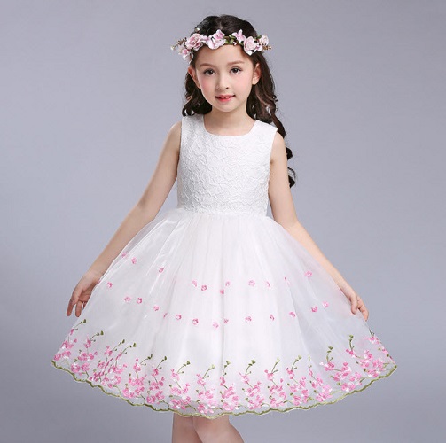 6 buc hinh khien ban muon sam ngay dam cong chua cho be gai du tiec-trang tinh khoi va vong hoa