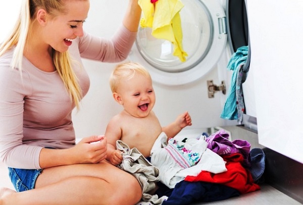 bat mi bi mat cach giat quan ao cho be duoi 1 tuoi an toan nhat2