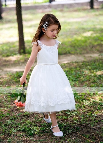 dam-be-gai-7-tuoi-voi-sac-trang-tinh-khoi-va-phu-hop-voi-mua-he9