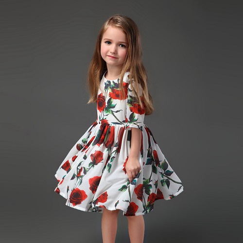 dam-cho-be-gai-11-tuoi-ruc-ro-sac-hoa-chao-don-mua-he-sang1