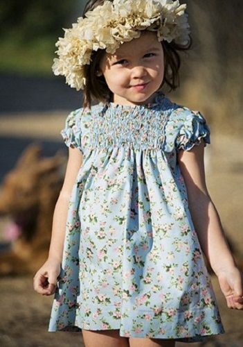 dam-cho-be-gai-11-tuoi-ruc-ro-sac-hoa-chao-don-mua-he-sang4