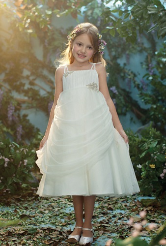 dam-du-tiec-cho-be-gai-12-tuoi-voi-nhieu-kieu-dang-xinh-lung-linh-noi-bat4