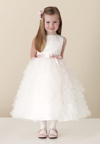 dam-du-tiec-cho-be-gai-12-tuoi-voi-nhieu-kieu-dang-xinh-lung-linh-noi-bat8