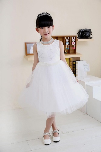 dam-du-tiec-cho-be-gai-12-tuoi-voi-nhieu-kieu-dang-xinh-lung-linh-noi-bat9