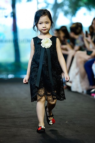 dam-du-tiec-cho-be-gai-15-tuoi-da-dang-nhieu-mau-ma-hot10