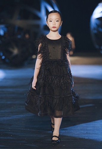 dam-du-tiec-cho-be-gai-15-tuoi-da-dang-nhieu-mau-ma-hot12