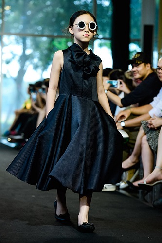 dam-du-tiec-cho-be-gai-15-tuoi-da-dang-nhieu-mau-ma-hot15