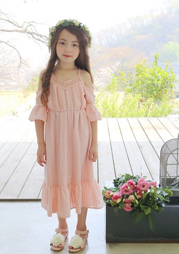 tram-ngan-li-do-lua-chon-dam-maxi-cho-be-gai-dao-choi-giua-troi-gio8