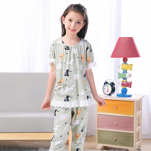 dam-ngu-be-gai-voi-nhieu-kieu-dang-de-thuong-yeu-chieu-giac-ngu-cho-be3