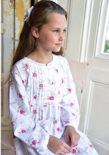 dam-ngu-be-gai-voi-nhieu-kieu-dang-de-thuong-yeu-chieu-giac-ngu-cho-be9