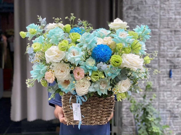 Cách Cắm hoa hồng xanh