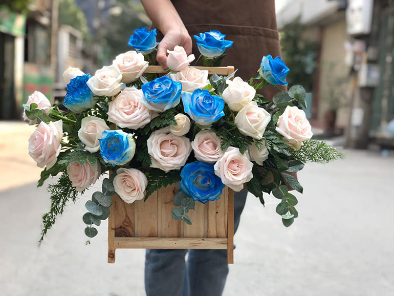 lẵng hoa hồng xanh dương tuyệt đẹp