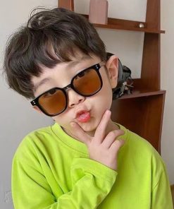 Kính mát cho bé trai và bé gái kèm hộp cao cấp PKMK01