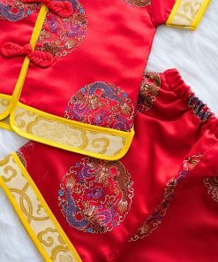 Bộ Tết Cho Bé Trai Ngắn Tay SE173-Đ1 Đồ Gấm Đỏ Thổ Cẩm Trung Hoa, Họa Tiết Nổi Bật Cho Bé Dưới 3 Tuổi Mặc Chúc Tết