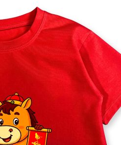 Áo thun tết cho bé dưới 43kg màu đỏ họa tiết ngựa chúc tết 2026 bé trai & bé gái AT54_B